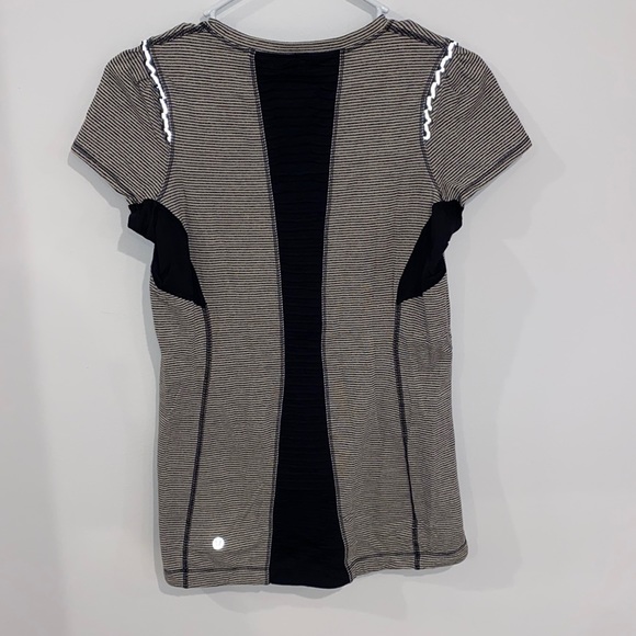 Short sleeve lulu lemon drifit - Picture 2 of 2